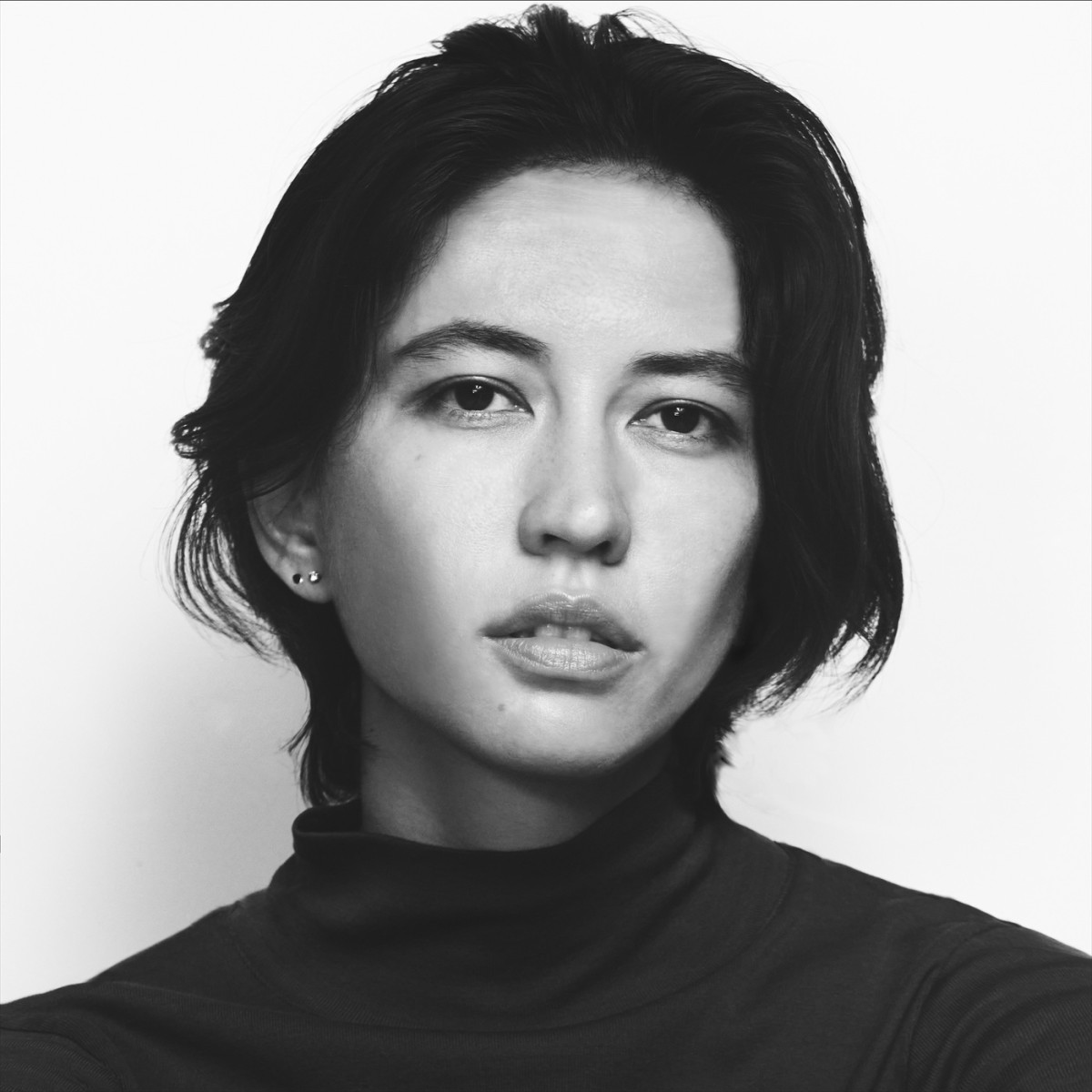 ブライス・ダラス・ハワード、オーランド・ブルームら共演『ディープ・カバー ～即興潜入捜査～』6.12配信！　場面写真到着