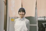 映画『風のマジム』に出演する富田靖子