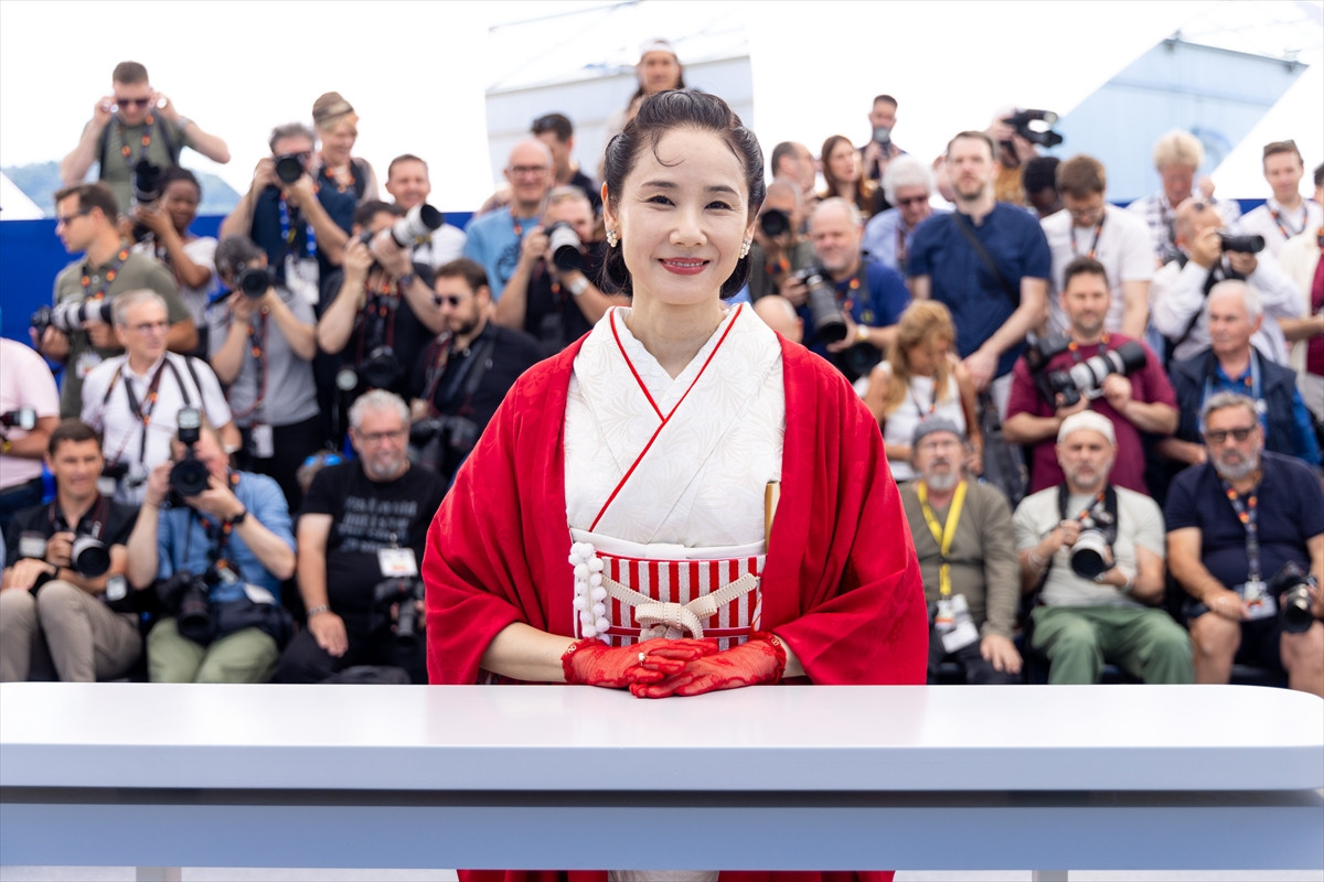 広瀬すず、白のノースリーブドレスで10年ぶりにカンヌ降臨「今回は思う存分楽しみながら浸りたい」