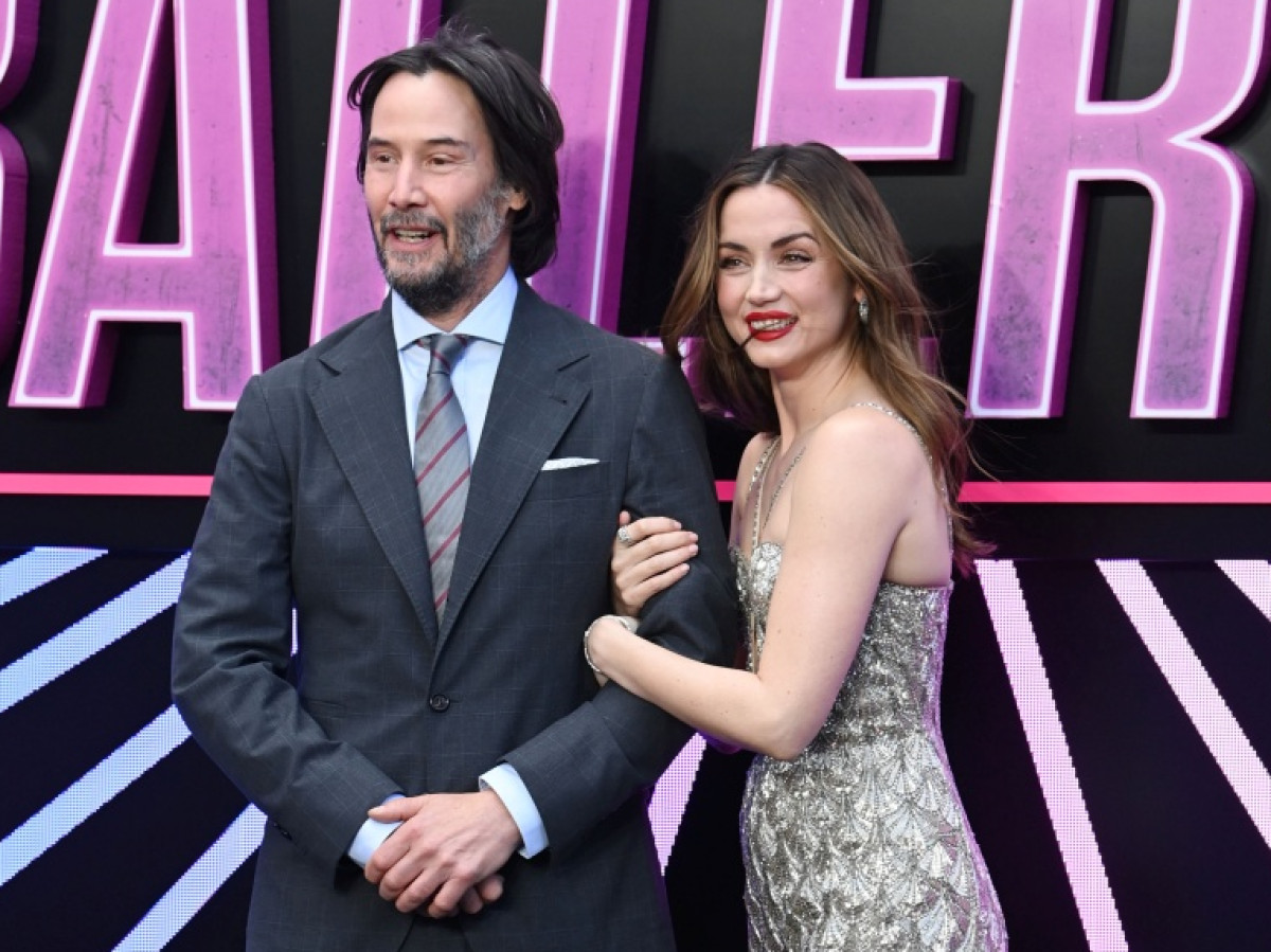 アナ・デ・アルマス、『バレリーナ』プレミアでキアヌとポーズ 噂のトム・クルーズの姿はなし