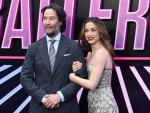 アナ・デ・アルマス、『バレリーナ』プレミアでキアヌとポーズ　噂のトム・クルーズの姿はなし