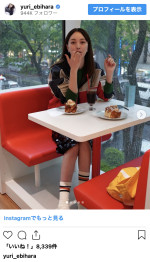 蛯原友里、笑顔のカフェタイムを披露　※「蛯原友里」インスタグラム