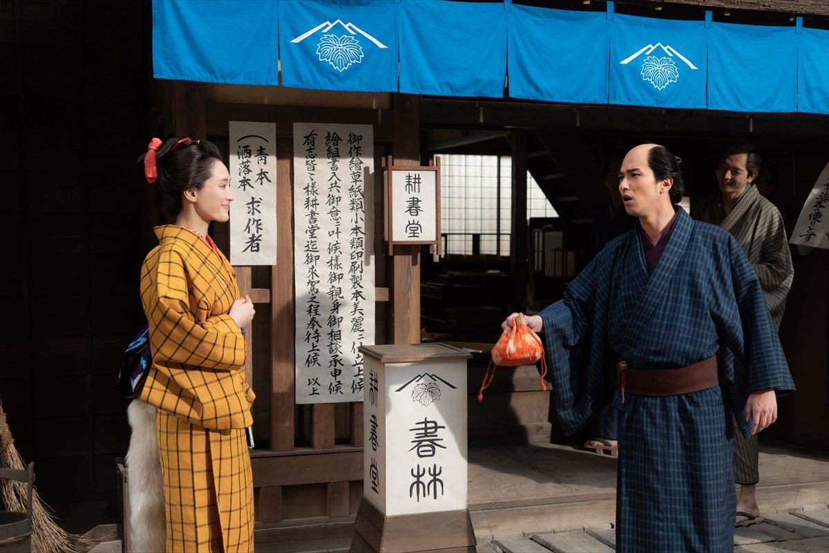綾瀬はるか、語り務める『べらぼう』に出演、今度は町娘＆武士に!?　「やっと蔦重に会えました！」