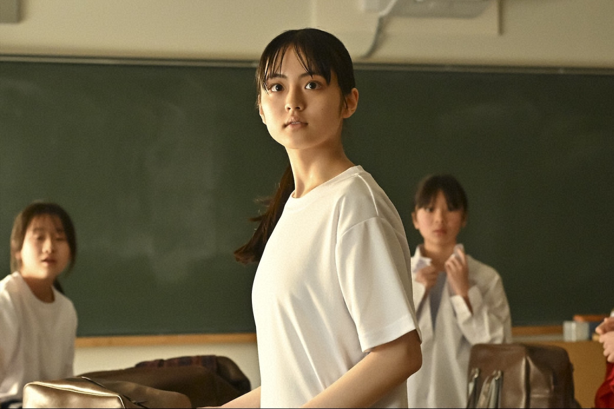 『キャスター』第4話　“進藤”阿部寛、盗撮事件が発生した女子中学校の取材に同行