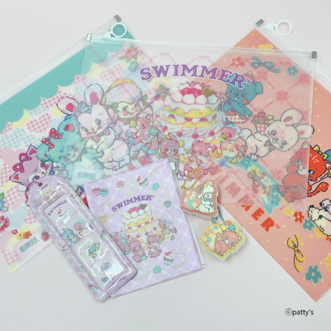 セリア×「SWIMMER」アイテムに新作！　ミラー付きコームやカードホルダーなど全52アイテムを展開