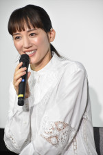 綾瀬はるか、ドラマ『ひとりでしにたい』取材会に登場