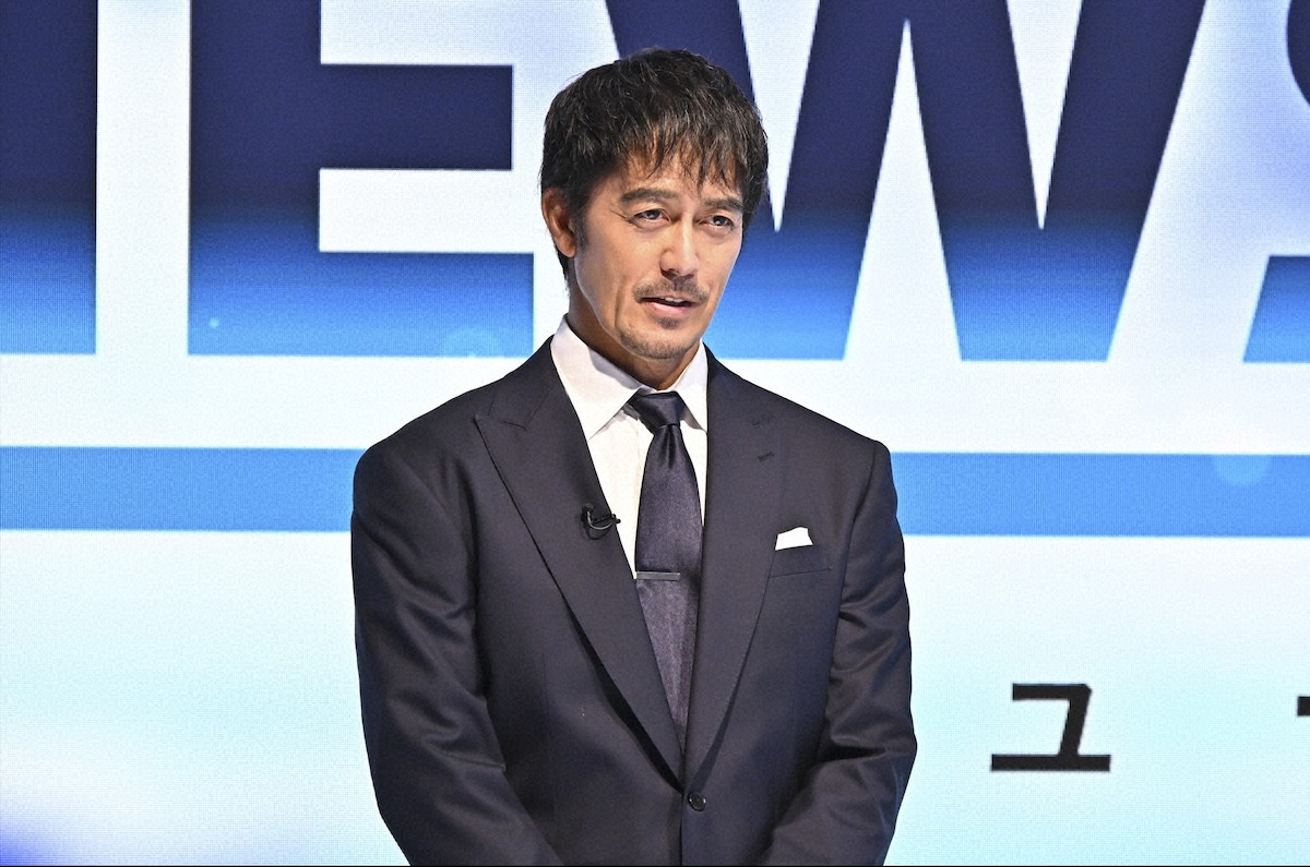 『キャスター』第9話　“進藤”阿部寛、スキャンダル発覚後も取材を継続　番組を揺るがす大事件が発生