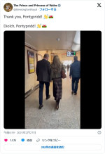 駅で手をつないで移動　※「プリンス＆プリンセス・オブ・ウェールズ」インスタグラム