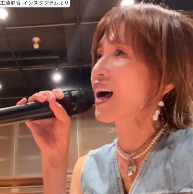工藤静香、ノースリーブ姿を披露 ※「工藤静香」インスタグラム
