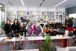 ちゃんみなが出演する『tiny desk concerts JAPAN in schools』より