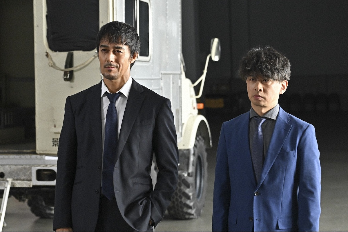 『キャスター』第9話　“進藤”阿部寛、スキャンダル発覚後も取材を継続　番組を揺るがす大事件が発生