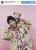 加藤清史郎と私物のぬいぐるみとの2ショット　※「加藤清史郎」インスタグラム