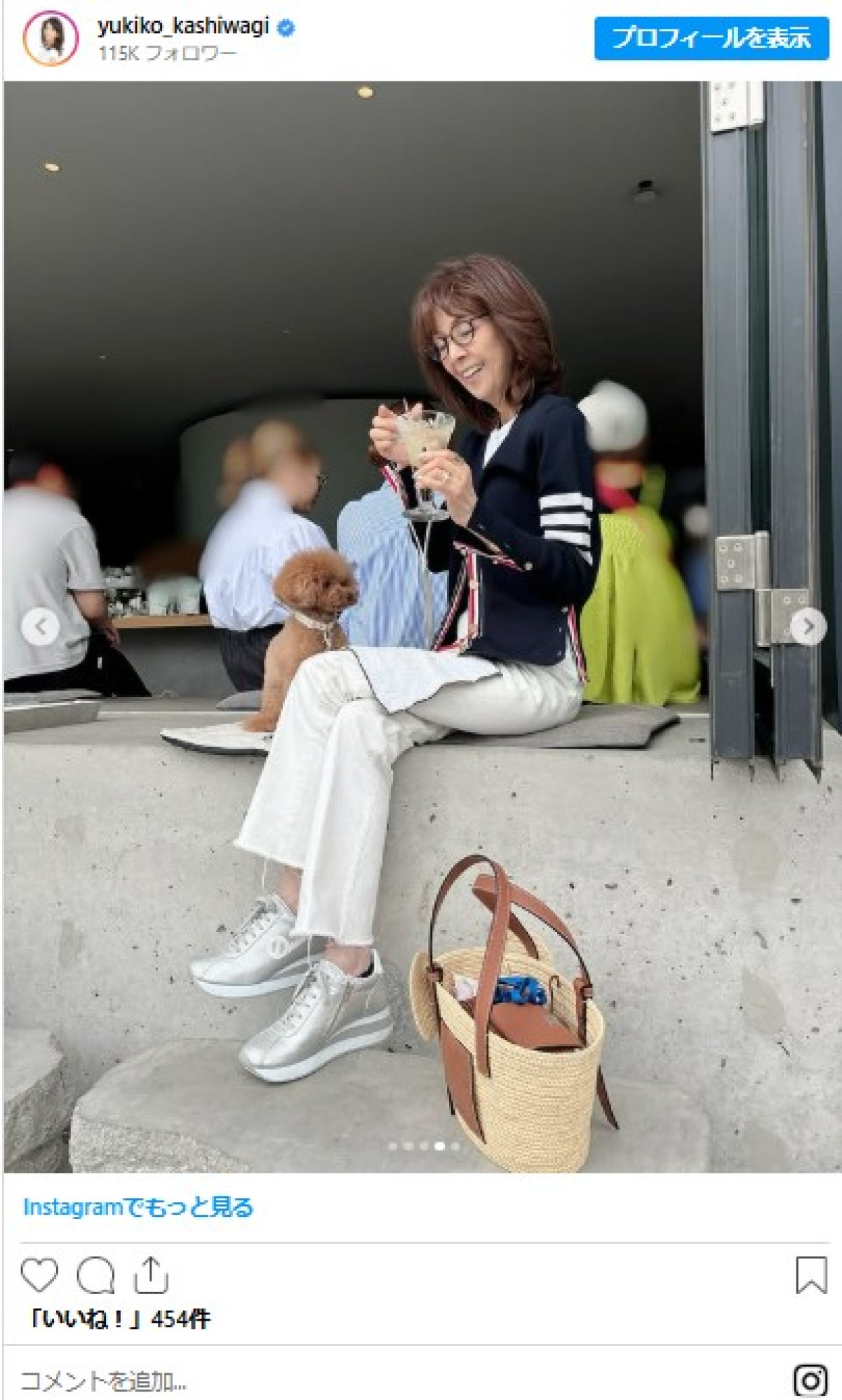 柏木由紀子77歳と思えない！　チノパン&デニムトップスのカジュアルな最新ショット