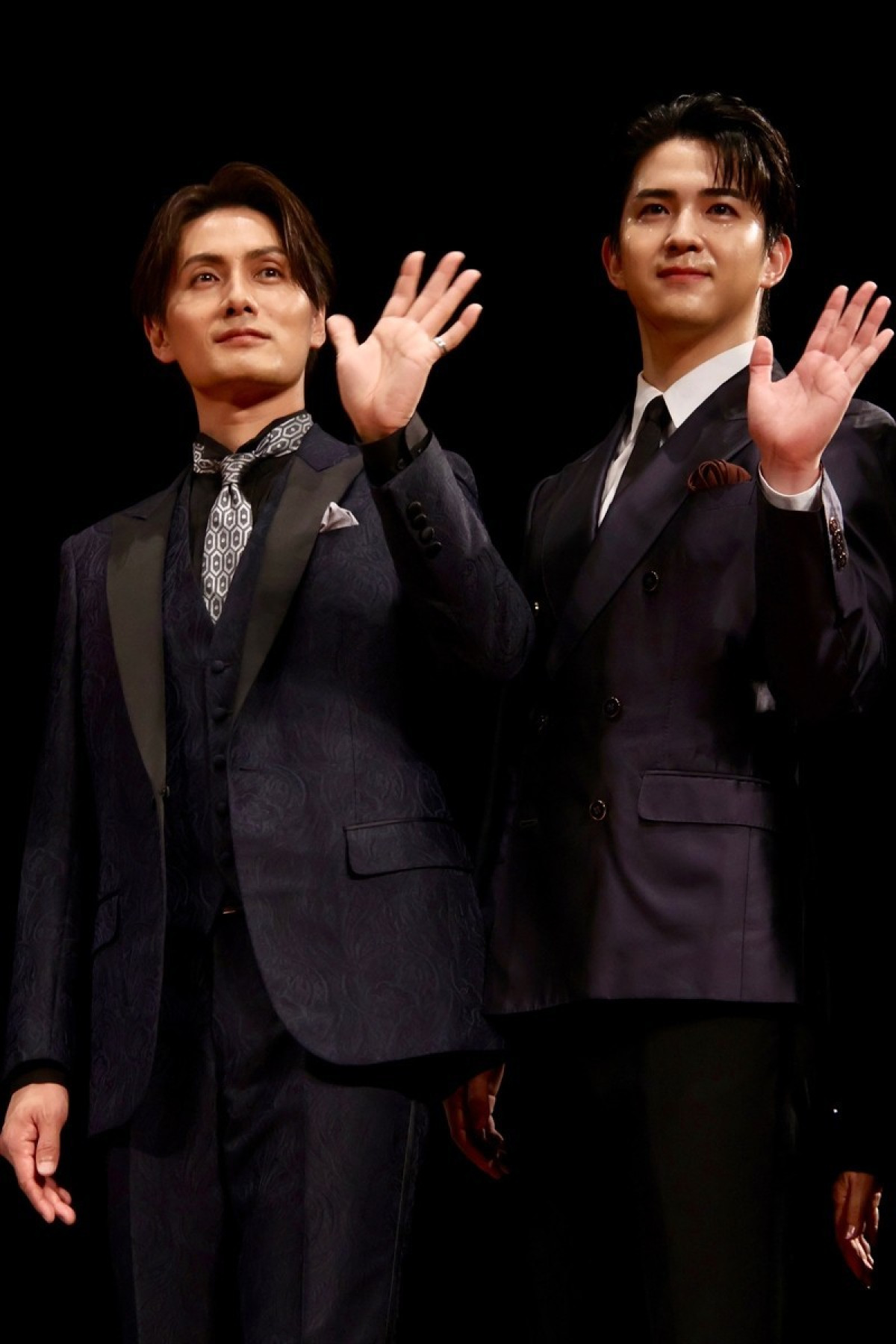 柚希礼音＆愛希れいか「人生のすべてを懸けて挑んでいきたい」　ミュージカル『マタ・ハリ』制作発表会見に登場