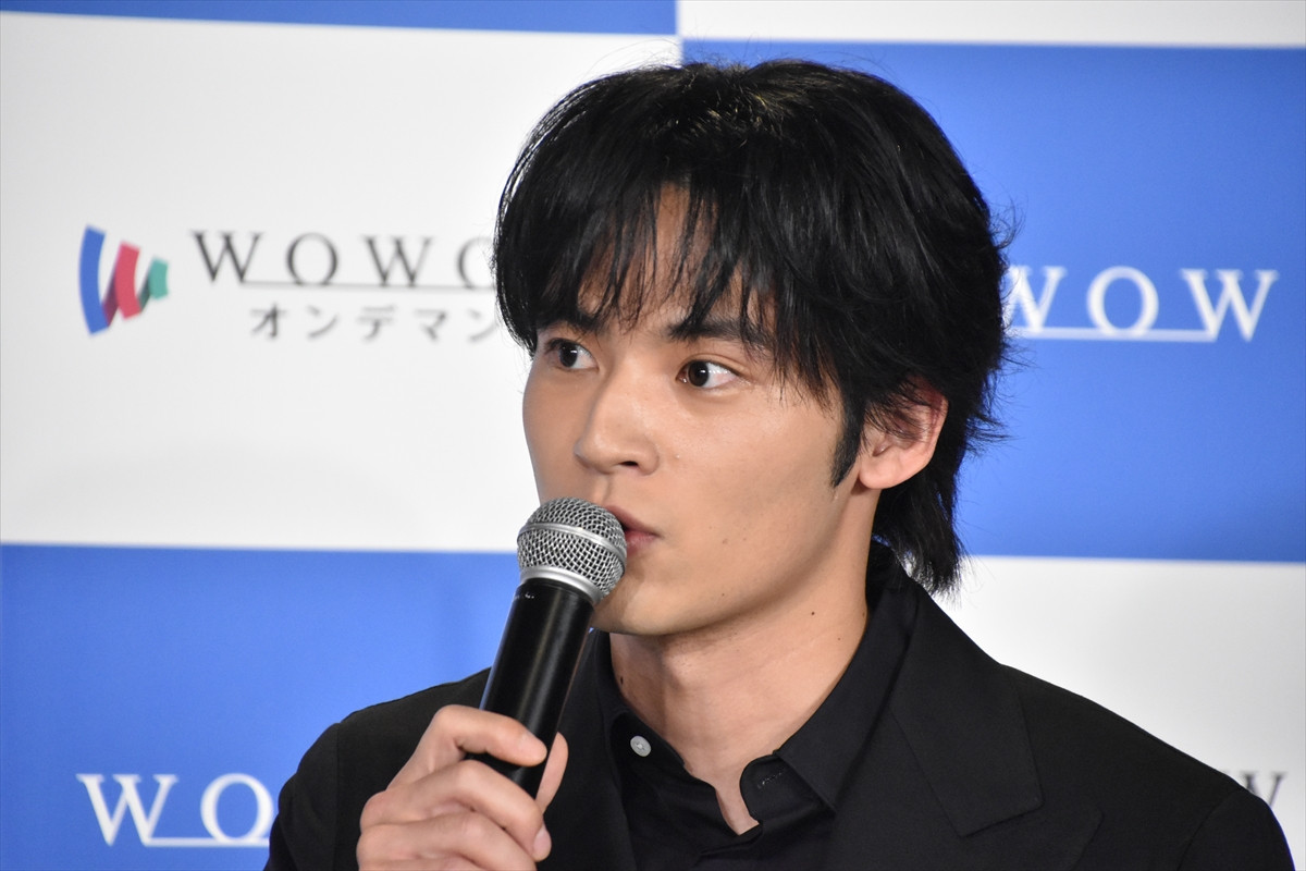 水上恒司、安田顕の“セリフ飛ばし”“徘徊”を暴露　空き時間中もずっと観察