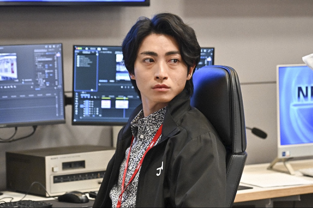 『キャスター』第9話　“進藤”阿部寛、スキャンダル発覚後も取材を継続　番組を揺るがす大事件が発生