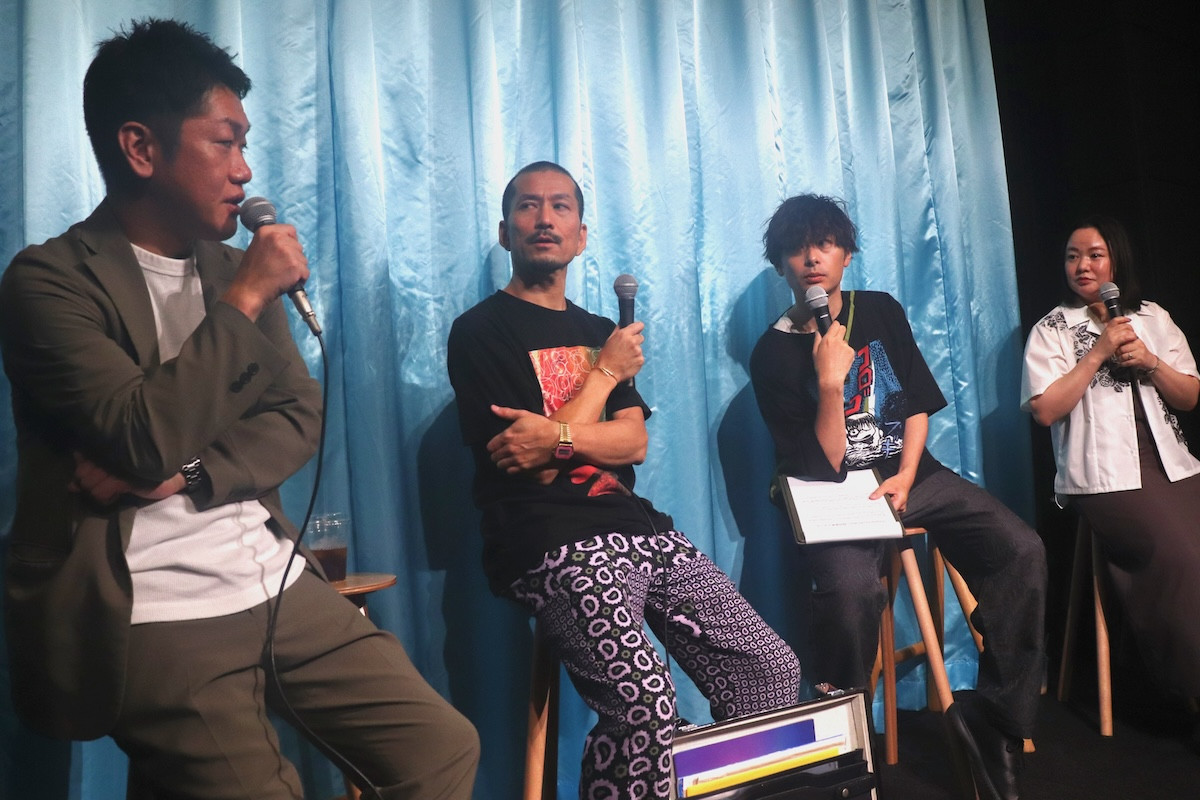 （左から）櫛山慶、石井勇一、SYO、加藤ひとみ　トークイベント「Cinema SyoWindow～つくる⼈、届ける⼈、観る⼈。みんなで映画を語る夜～」Vol.1の様子