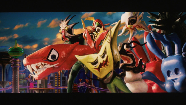 写真）昭和100年の世界で岡本太郎の芸術が大あばれ！ 『大長編