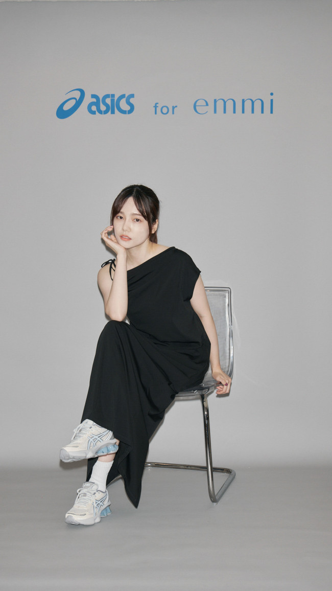 島崎遥香がスニーカーコーデを披露！ 「ASICS for emmi」ポップアップストアにヨンア、宮田聡子、古畑星夏らも来場
