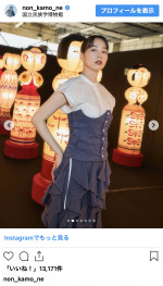 のん、自身の作品と並んで作品展をアピール　※「のん」インスタグラム