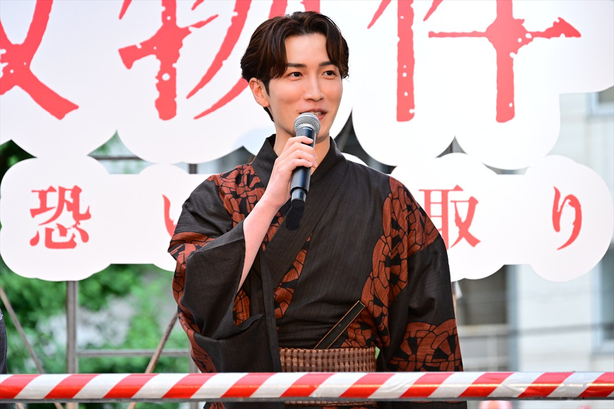 渡辺翔太＆畑芽育、浴衣姿で盆踊り大会にサプライズ登壇！　松原タニシの怪談話に会場から悲鳴
