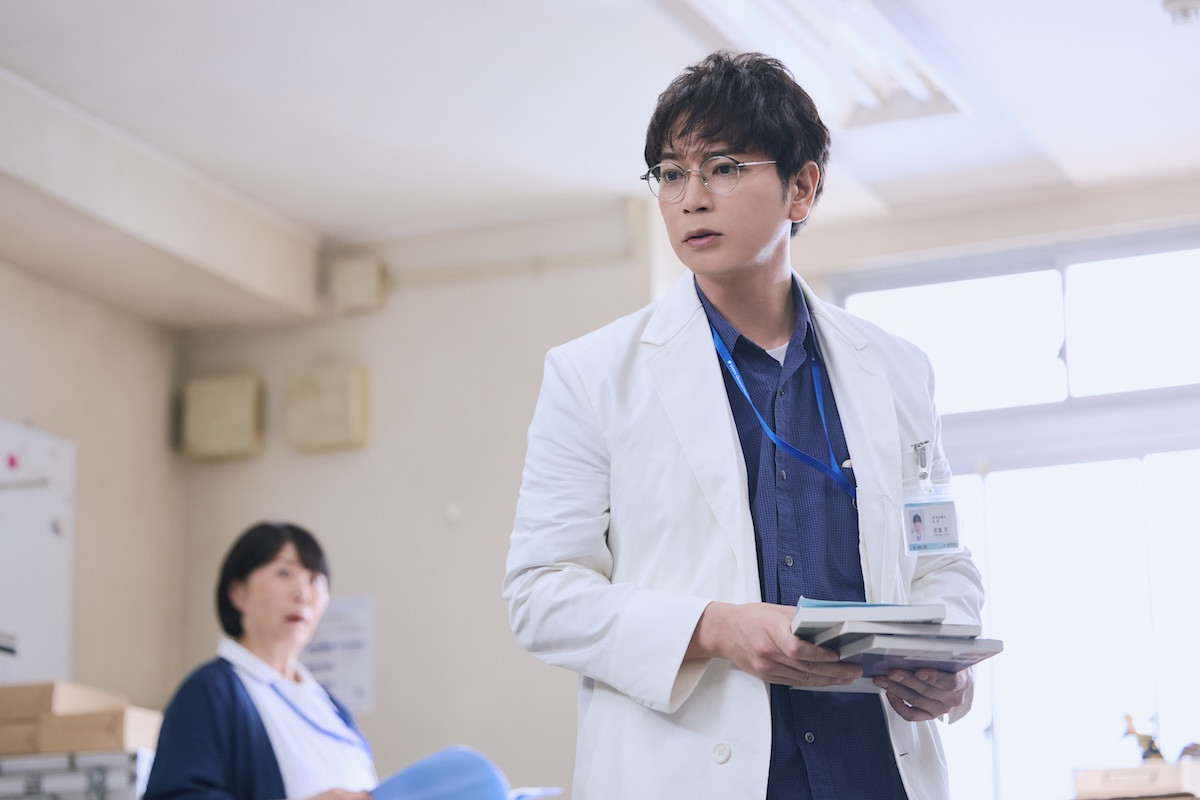 松本潤、初の医師役で“人”を診る総合診療医に　ヒューマン医療ドラマ『19番目のカルテ』今夜スタート