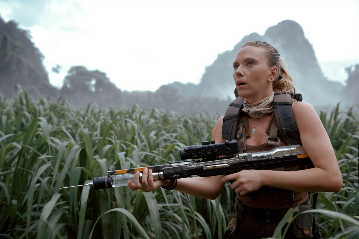 スカーレット・ヨハンソン、念願「ジュラシック」シリーズ出演をスピルバーグに直談判！　最新作場面写真解禁