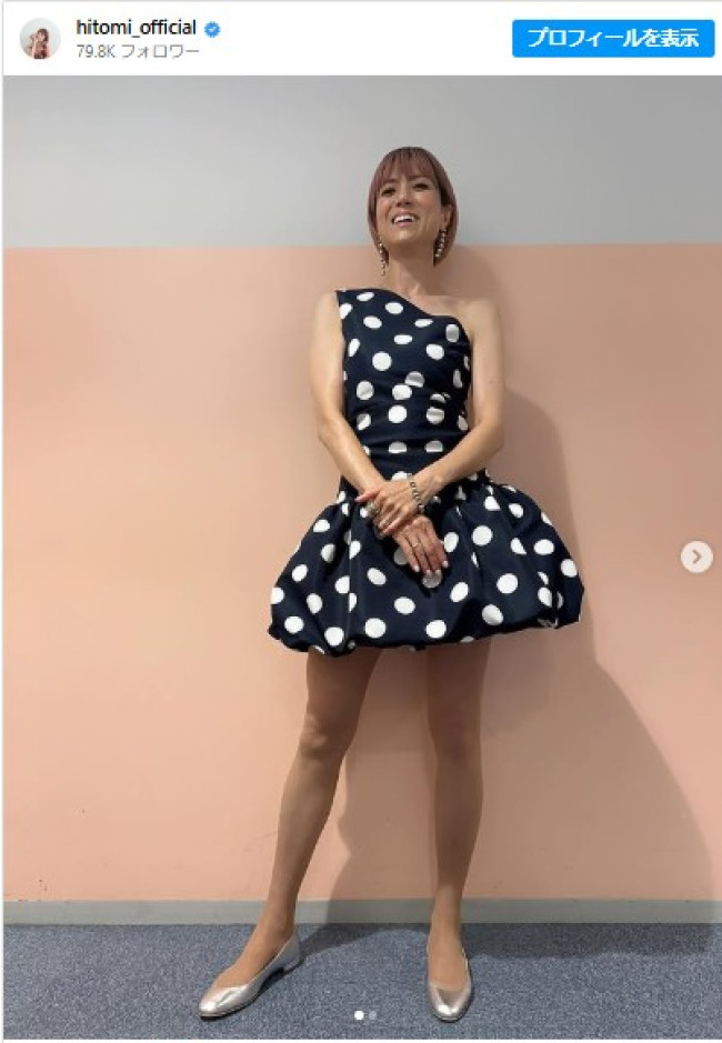 hitomi、『テレ東音楽祭』のオフショット公開 ※「hitomi」インスタグラム