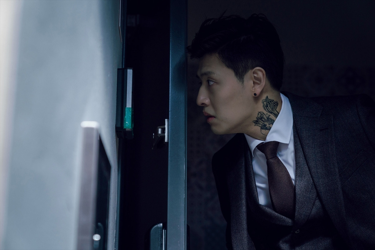 『イカゲーム』カン・ハヌル主演『殺人配信』、事件の真相をリアルタイム配信で追う！ 緊張感MAXの場面写真＆メッセージ動画到着
