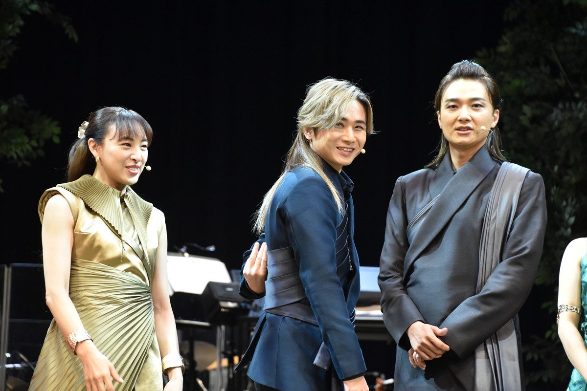 堂本光一、激しい動きで衣装が…「コンサートが終わる頃にはビリビリに」