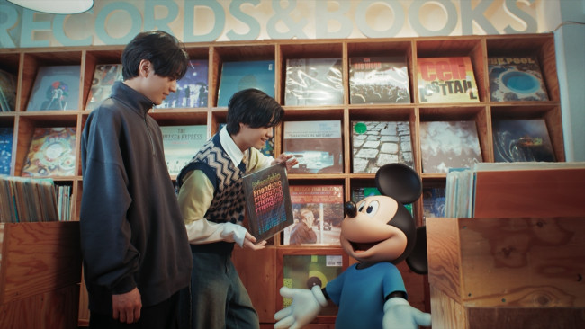 この写真のどこかにも“隠れミッキー”が! スペシャル番組『King & Prince: What We Got ~奇跡はきみと~』場面写真