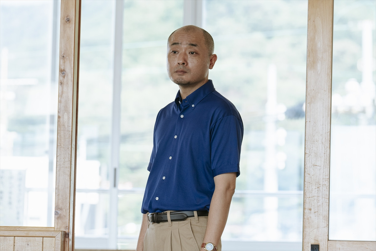 『海辺へ行く道』妻・菅原小春も出演の黒田大輔、横浜監督作品の常連・宇野祥平らを写した場面写真到着