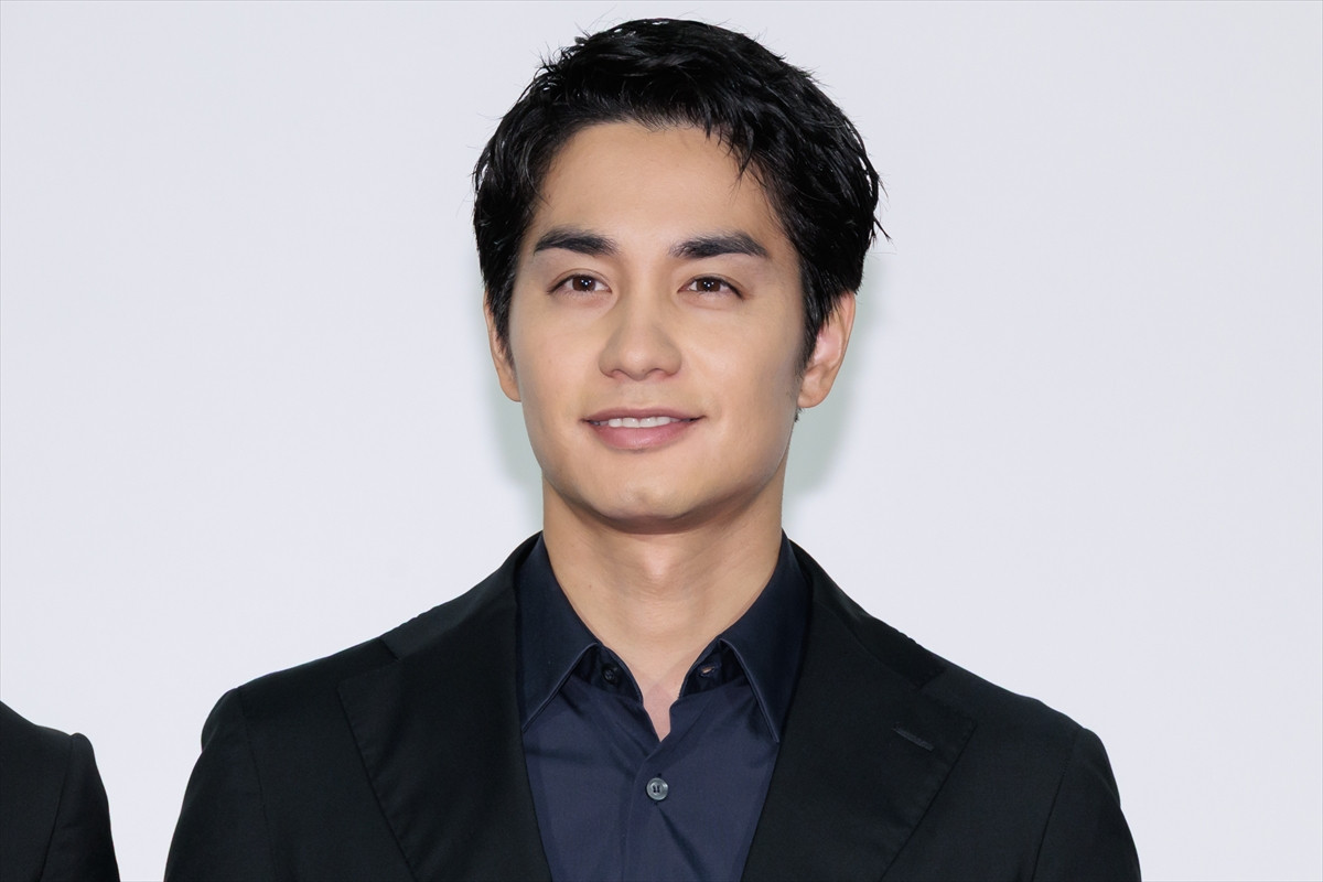 仲野太賀、父・中野英雄と親子共演　真正面での対峙に「誰かのいたずらかな？」