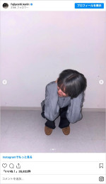 1日限定（？）の水色ヘアを楽しむ藤吉夏鈴　※「藤吉夏鈴」インスタグラム