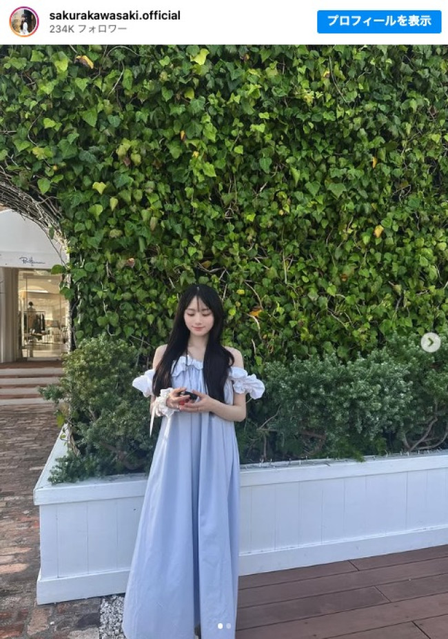 清楚な私服姿を披露した乃木坂46・川崎桜 ※「川崎桜」インスタグラム