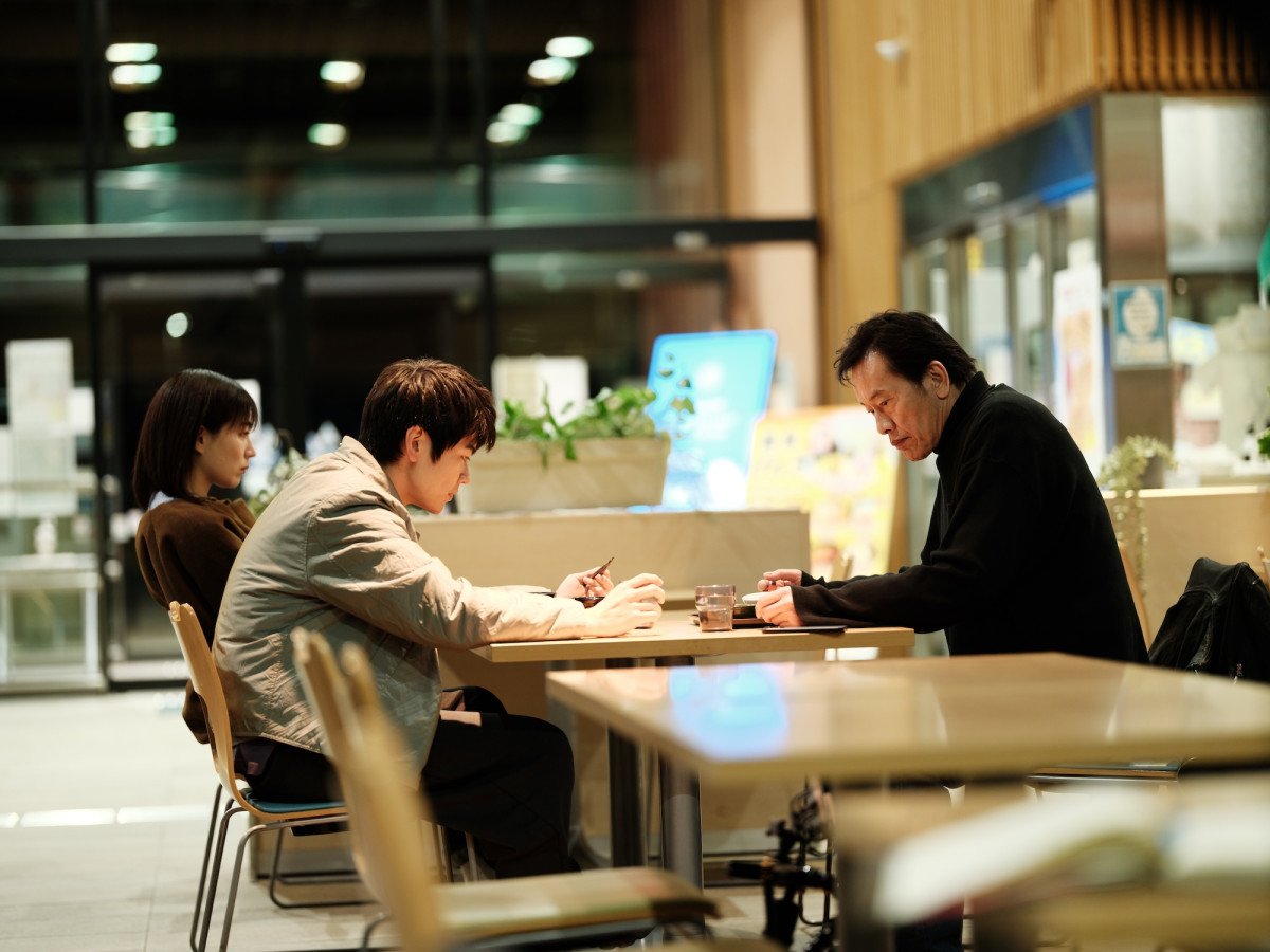 カンヌ、上海で絶賛『見はらし世代』黒崎煌代、遠藤憲一、井川遥、木竜麻生を捉えた場面写真解禁