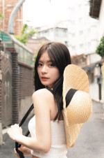 『永瀬莉子1st写真集 glimmers』より