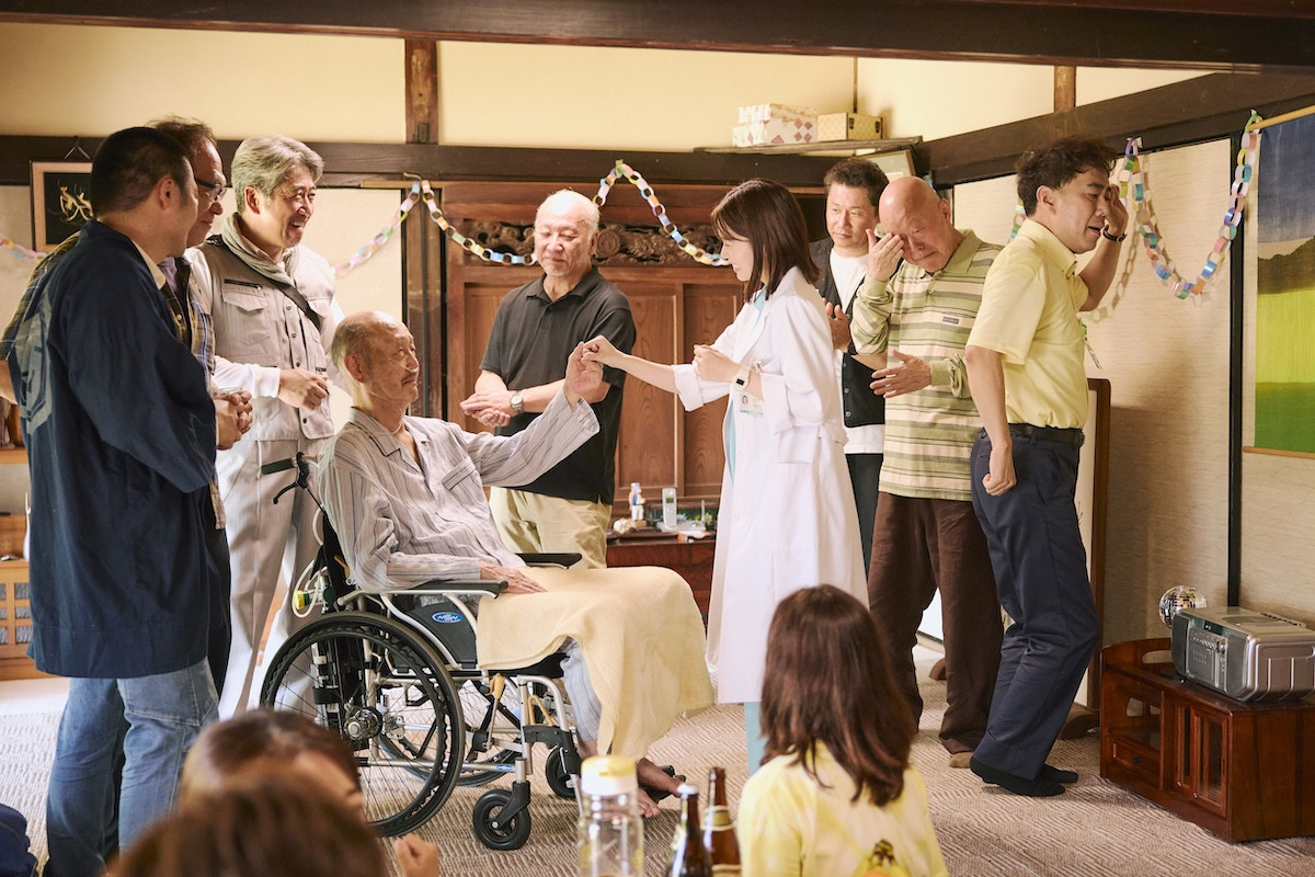 『19番目のカルテ』“徳重”松本潤の言葉に“滝野”小芝風花が号泣　ネット涙「丁寧で温かい」「辛いけど、神回」