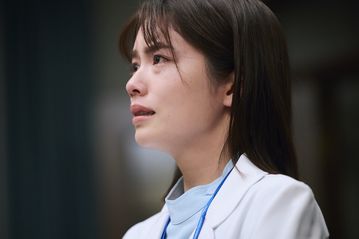 『19番目のカルテ』“徳重”松本潤の言葉に“滝野”小芝風花が号泣　ネット涙「丁寧で温かい」「辛いけど、神回」