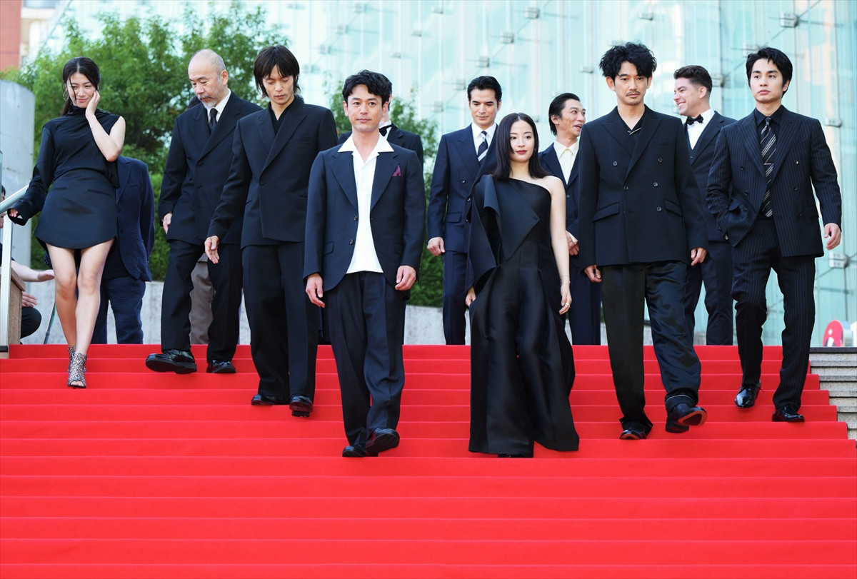 妻夫木聡、広瀬すず、窪田正孝ら豪華キャスト、映画『宝島』東京プレミアに登場