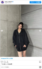 美脚が際立つコーディネートに　※「生見愛瑠」インスタグラム