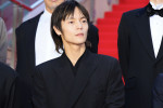 窪田正孝、映画『宝島』東京プレミア レッドカーペットイベントに登場