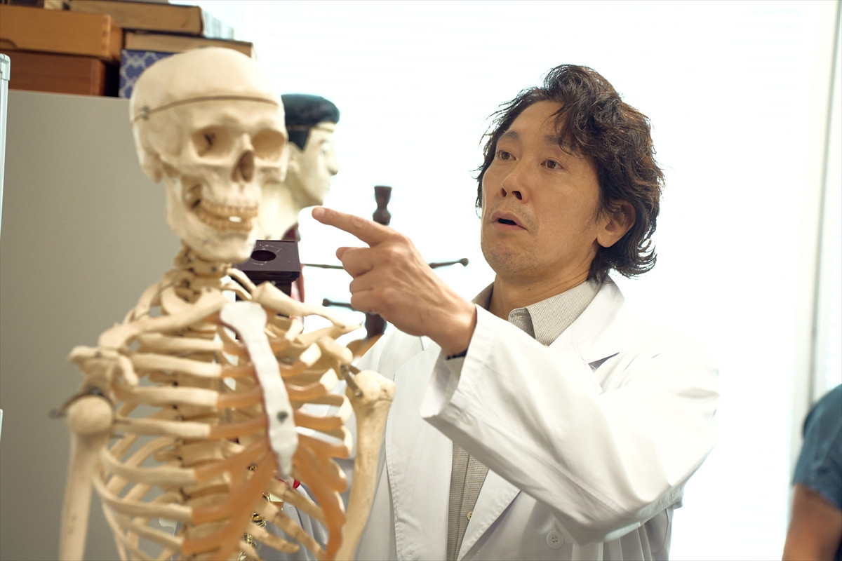 佐々木蔵之介、『しあわせな結婚』で事件解明のカギを握る法医学者に　阿部サダヲと11年ぶり共演