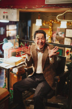 ドラマ『もしもこの世が舞台なら、楽屋はどこにあるのだろう』に出演する井上順