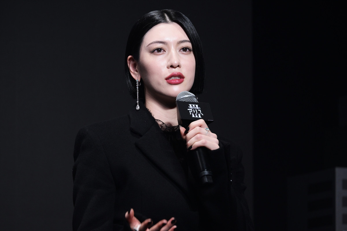 磯村勇斗、『今際の国のアリス』で共演の毎熊克哉と相思相愛「ずっとバディ」「もう離れられない」