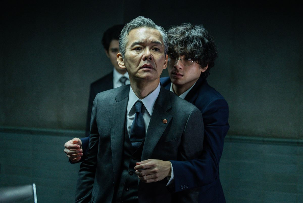 山田裕貴＆佐藤二朗『爆弾』、ヘルシンキ国際映画祭で特別招待上映決定　緊迫の新場面写真も一挙解禁