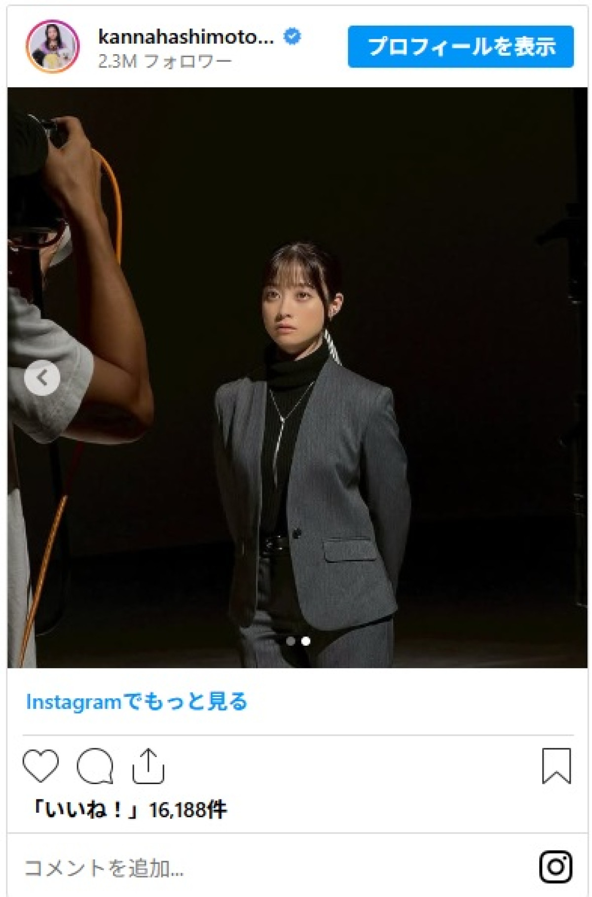 橋本環奈、スーツが似合う大人女子な姿をファン大絶賛「かっこいー!」「真っ黒!大人ぽいです!」