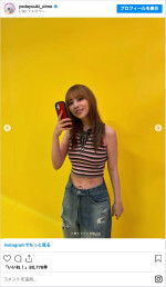 金髪&へそ出しの与田祐希 ※「与田祐希」インスタグラム