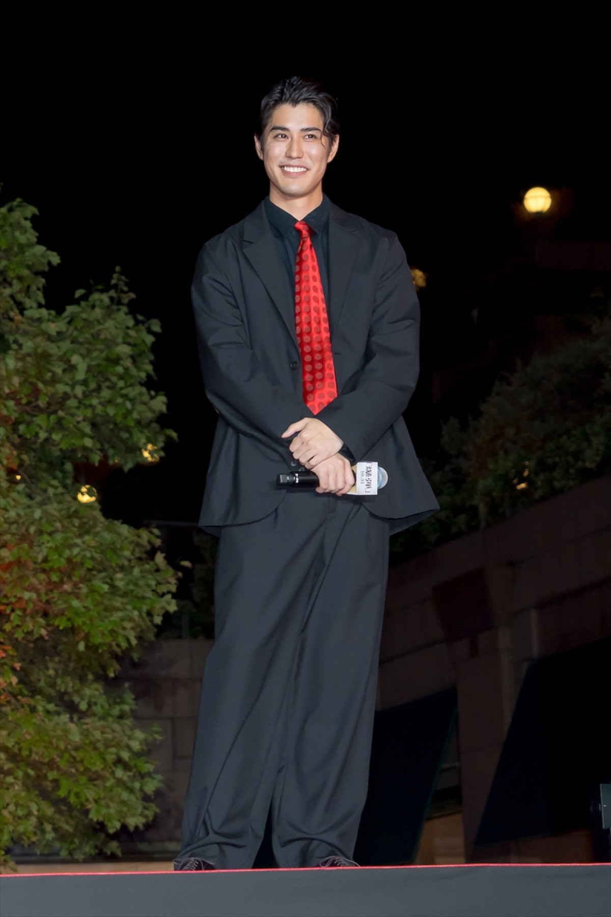 渡部篤郎、舞台挨拶で涙　佐藤二朗「いきなり泣き出すからびっくりしちゃった」