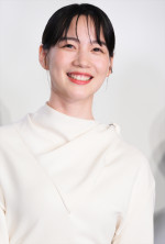 のん、映画『てっぺんの向こうにあなたがいる』初日舞台挨拶に登場
